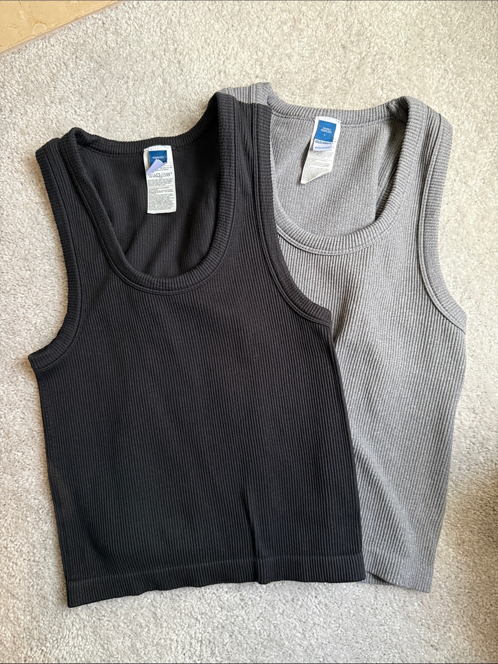 Old Navy Women's Seamless Ribbed Crop Tops - Black & Gray - 2 Pack